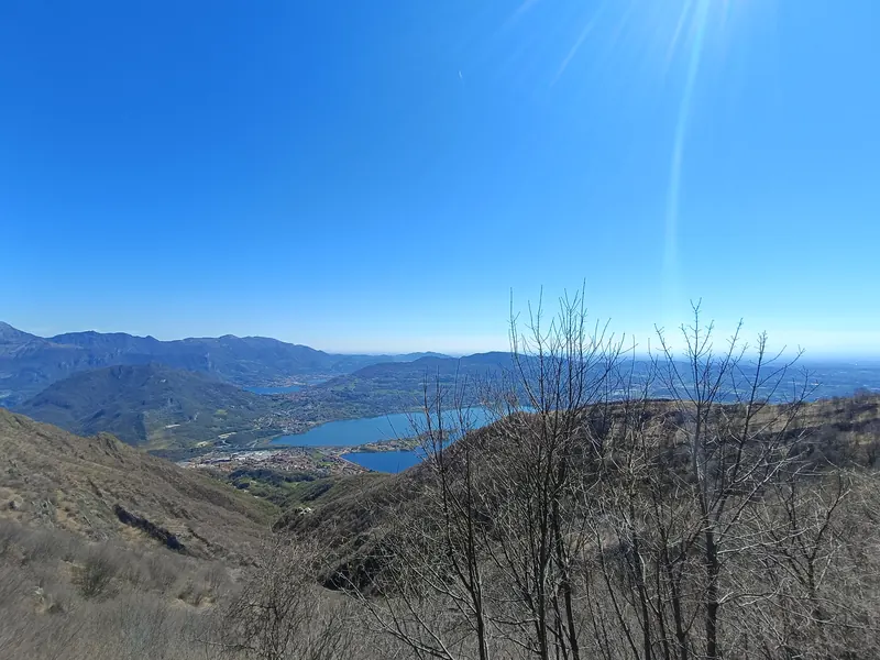 Paesaggio durante l'escursione: Monte Cornizzolo e Rifugio Marisa Consigliere